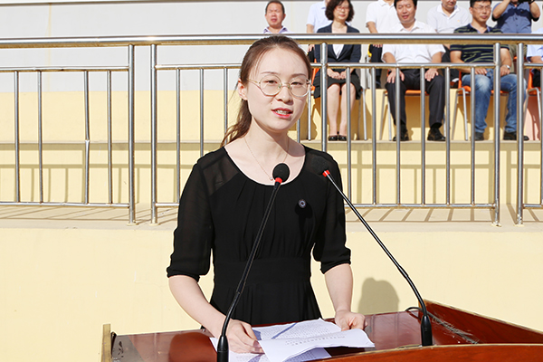 Representative of students ,Liu Jinmeng delivered a speech